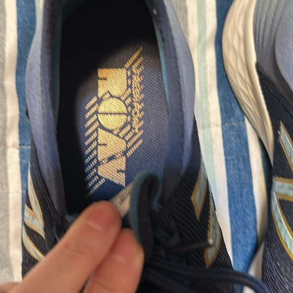 New Balance shoes - Picture 2 of 6